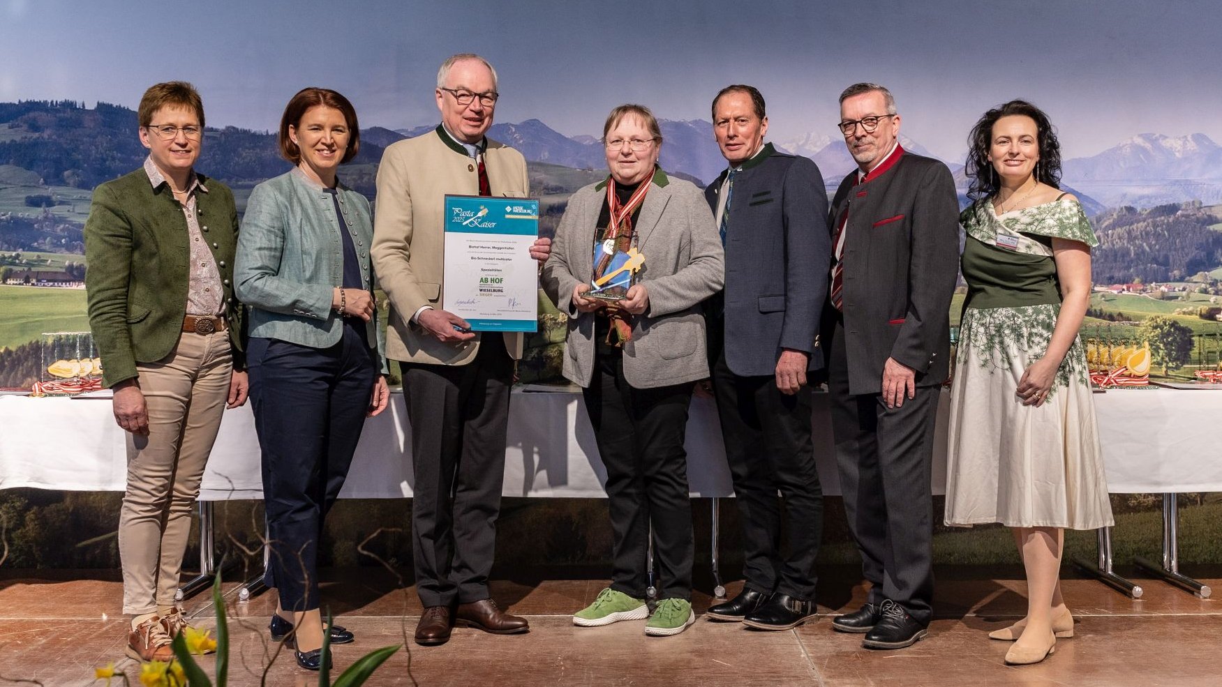 Nudelhof Harrer bei der Auszeichnung