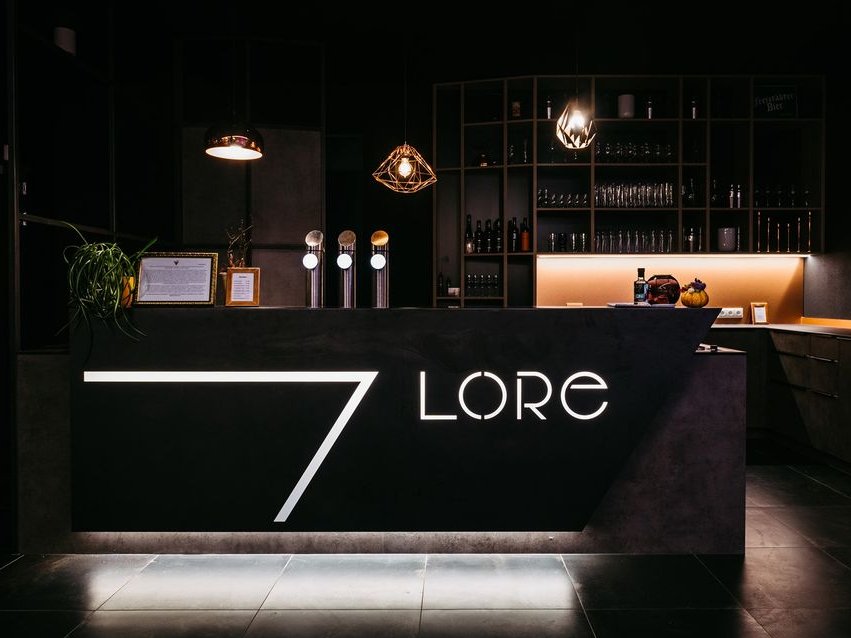 Verkostungsraum in der LoRe Cocktailmanufaktur in Waxenberg