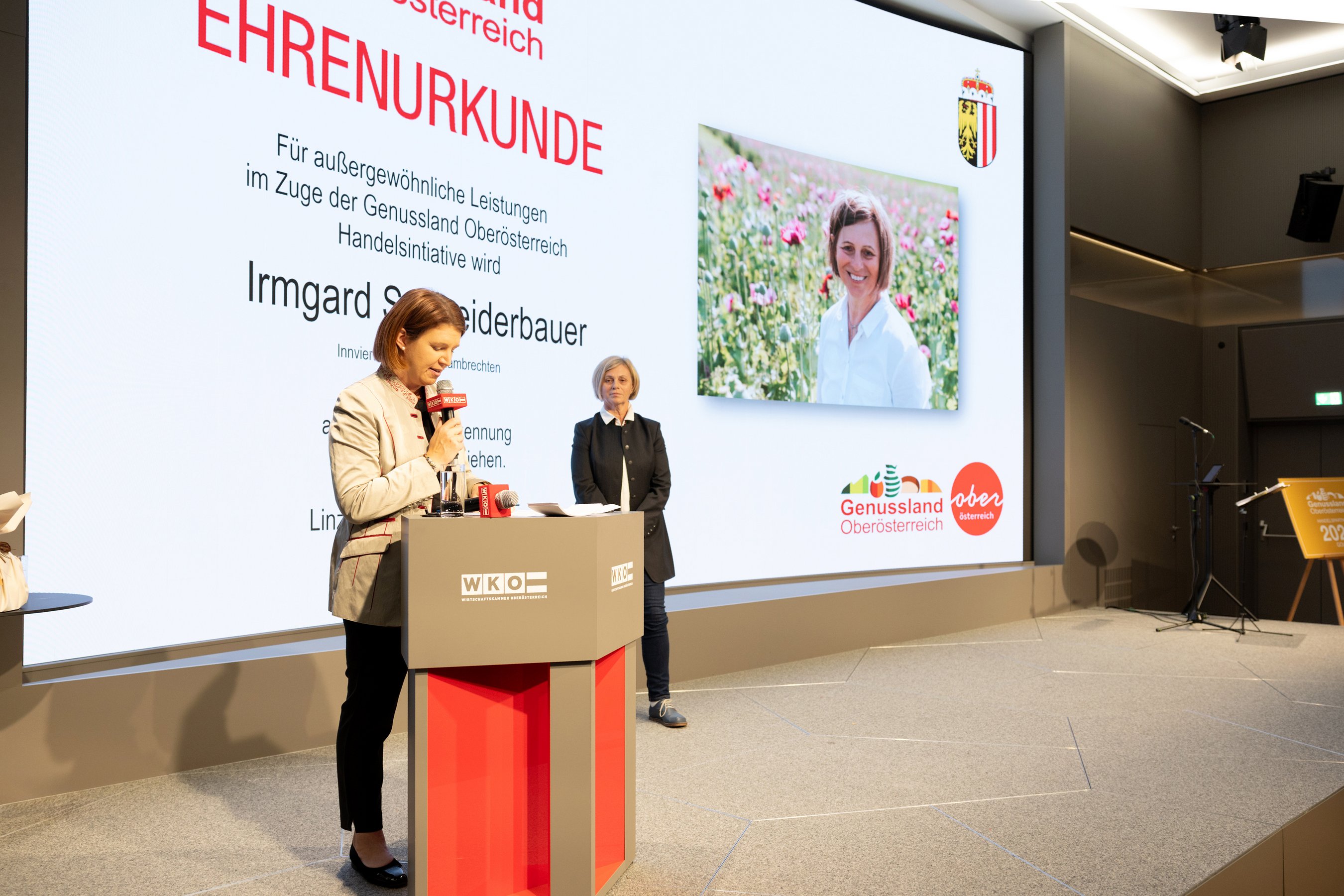 Ehrenurkunde für Irmgard Schneiderbauer (Innviertler Gewürze)
